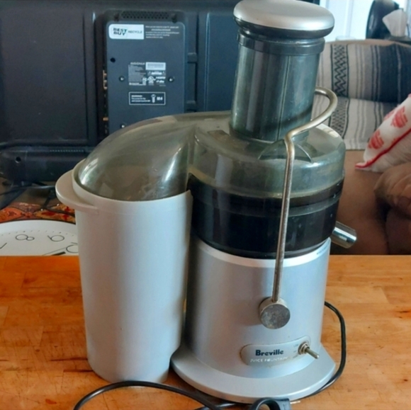 Breville Juice Fountain JE95XL Electric Juicer 850 watts (better than blender) - Picture 2 of 8